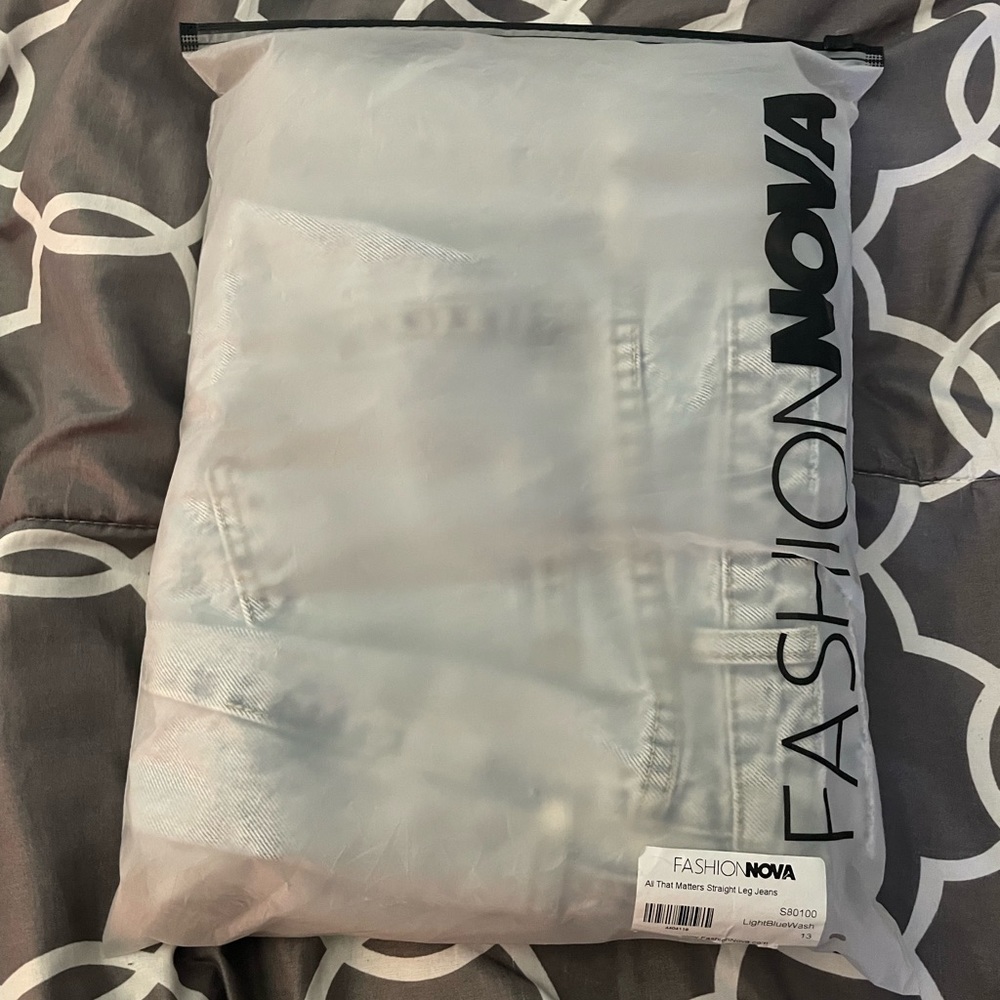 NWT "All That Matters" Straight Leg Jeans
